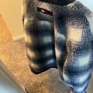 Tommy Hilfiger Men's Black and Gray Sweater -BRAND NEW
Tags still attached!